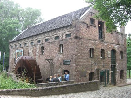 Arcen NL : In der Wassermühle befindet sich die Kornbrennerei De "IJsvogel"